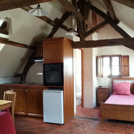 Le Clos De La Bouteille Apartment