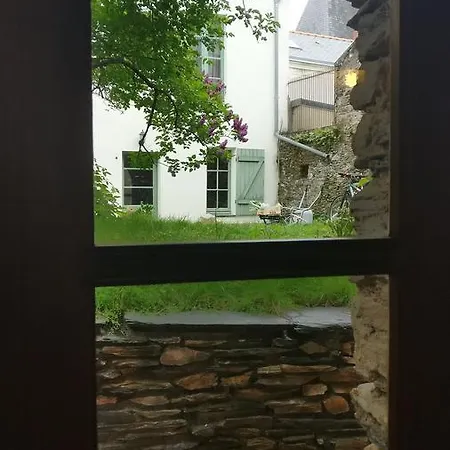 Le Clos De La Bouteille * Angers